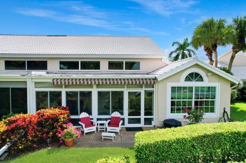 6221 Greenspointe Dr, Boynton Beach FL 33437-4915 exterior