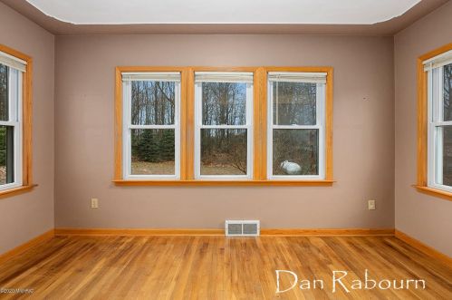 1662 136th St, Grant MI 49327-9643 exterior