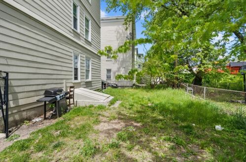 22 Dean St, Woonsocket RI  02895-1314 exterior