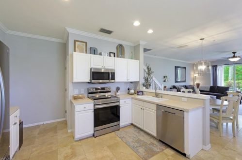 1084 Hampton Cir, Naples FL 34105-4823 exterior