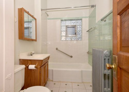 3854 Claremont Ave, Chicago IL 60618-3820 exterior