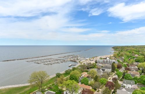 2525 Shore Dr, Milwaukee WI  53207-1973 exterior