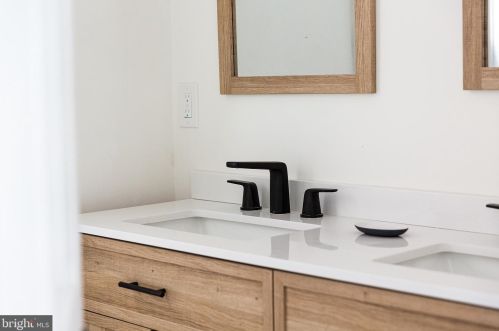 214 James St, Lancaster PA 17603-2839 exterior