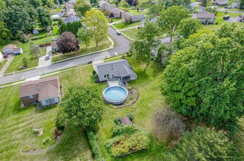 147 Cranbrooke Dr, Moon Twp PA  15108-9118 exterior