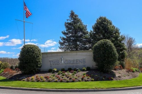 1138 Savoy Dr, Huntington Station NY  11747-5291 exterior