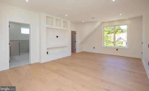 6627 Lincoln Dr, Philadelphia PA exterior