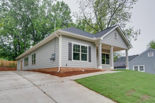 1822 Chapman Ave, Atlanta, GA 30344-4612