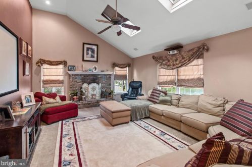 35 Alessio Ter, Trenton NJ 08620-9772 exterior