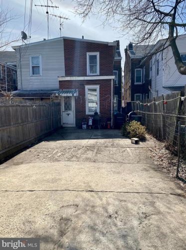 46 Charles St, Trenton, NJ 08611-1008