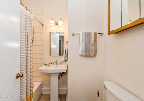 6214 Magnolia Ave, Chicago IL 60626-5306 exterior