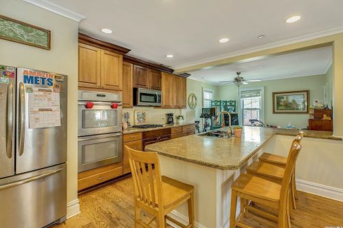 222 Cedar Ln, Babylon NY  11702-4417 exterior