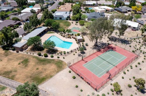 9052 29th St, Phoenix AZ  85028-5302 exterior