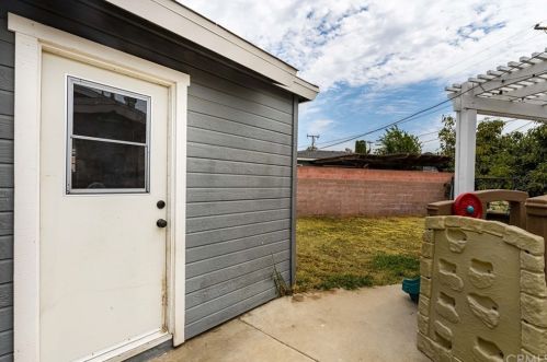 1412 Naples Pl, Fullerton CA  92833-4432 exterior