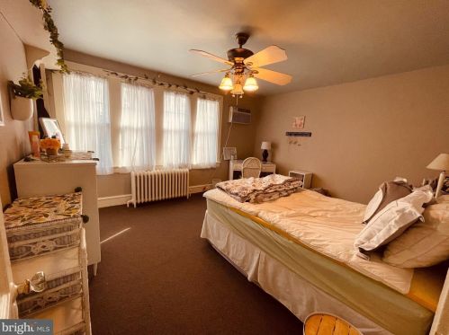 23 Merwit Ct, Camden NJ 08109-2627 exterior