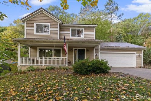 818 Grindle Dr, Lowell MI  49331-9326 exterior