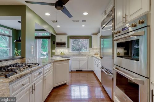 8909 Linton Ln, Alexandria VA 22308-2438 exterior