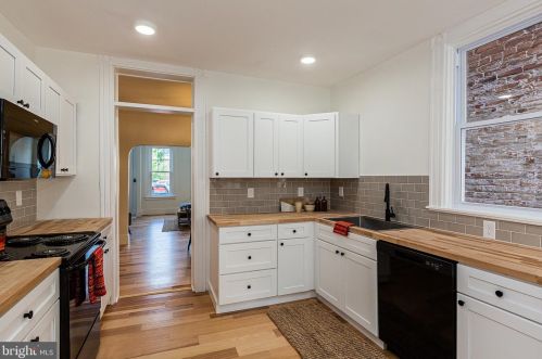 214 James St, Lancaster PA 17603-2839 exterior