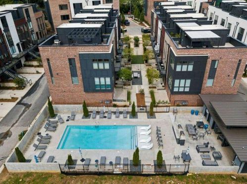 1275 Chelsea Cir, Atlanta, GA 30318-1268