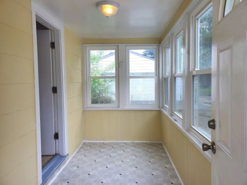 27 Maple Ave, Waukegan IL 60085-5330 exterior