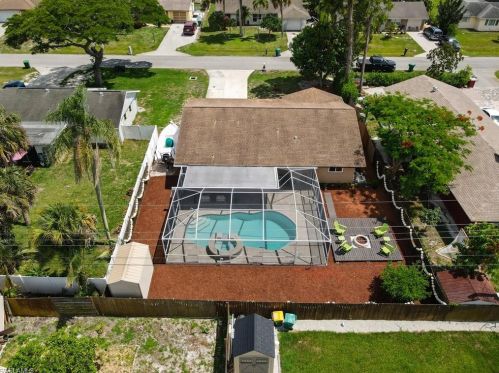 4039 Mohawk Pl, Naples FL 34112-6748 exterior