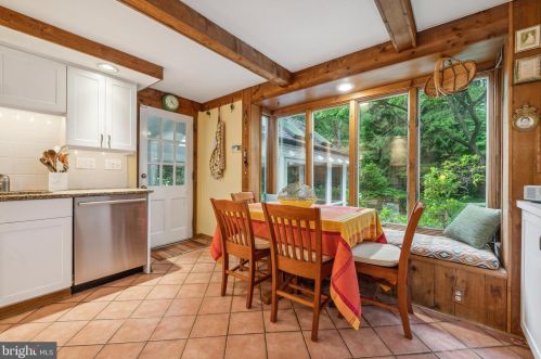 34 Long Dr, Trenton NJ 08648-2714 exterior