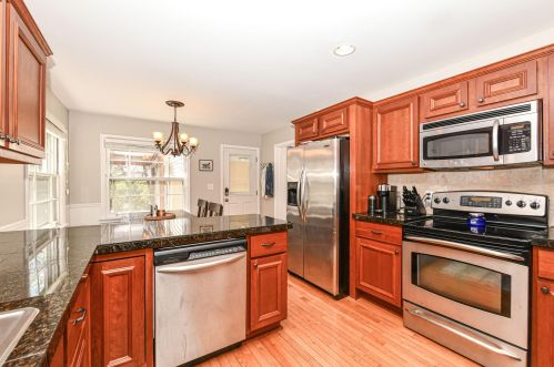 1206 121, Milwaukee WI 53226-3109 exterior