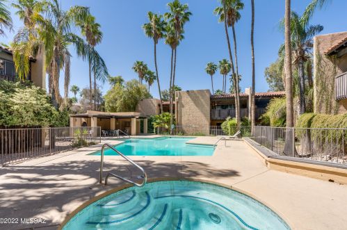 556 Dodge Blvd, Tucson AZ  85716-5162 exterior