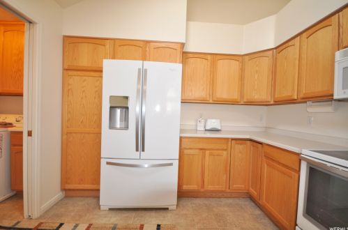 2073 Jordan Villa Dr, Taylorsville UT exterior