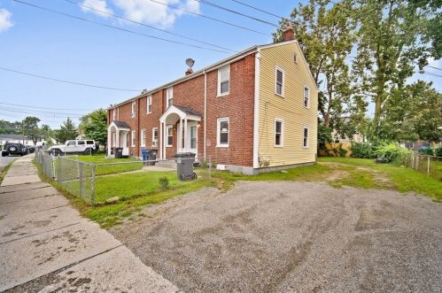 85-91 Putnam Cir, Springfield MA exterior