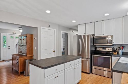 86 Pleasant Vw Dr, Killingly CT 06241-1213 exterior