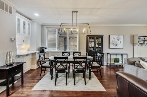 1542 Oakdale Ave, Chicago IL 60657-4024 exterior