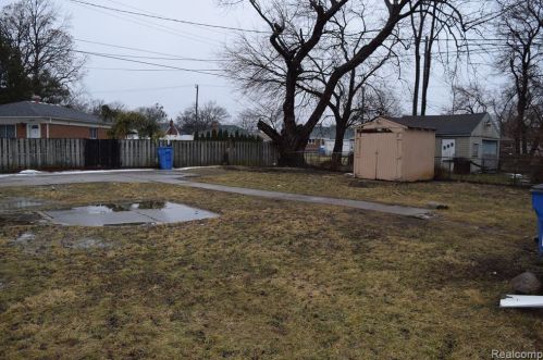 24505 Fordson Hwy, Dearborn Heights MI  48127-1333 exterior