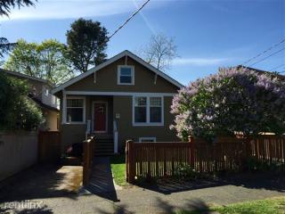 5555 28th Ave, Seattle WA  98105-5515 exterior