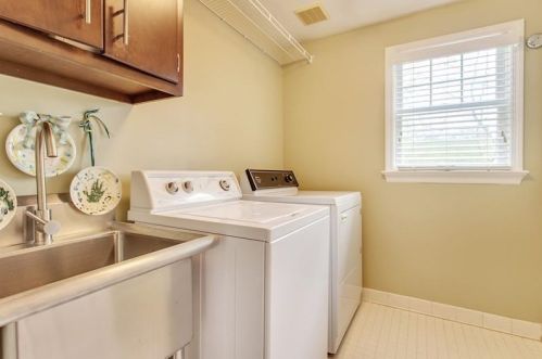 1505 Candlewood Dr, Pittsburgh PA 15241-2907 exterior