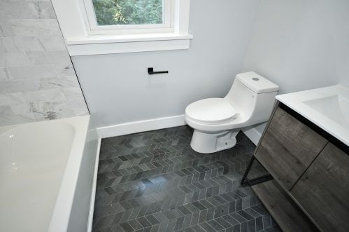 42 Queenston St, Pittsburgh PA 15210-4143 exterior