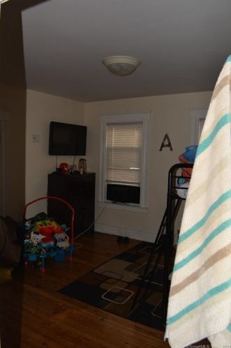 356 Chestnut St, New Britain CT 06051-2307 exterior