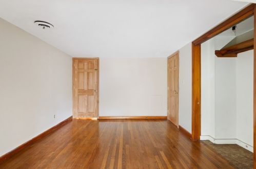 1086 Burt St, Taunton MA 02780-5166 exterior