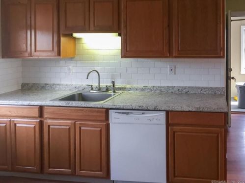 142 East St, Wallingford CT 06492-4006 exterior