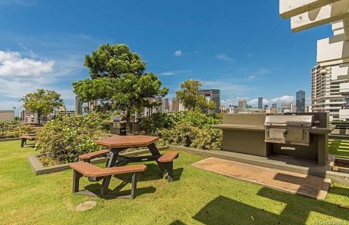 2333 Kapiolani Blvd, Honolulu HI  96826-4485 exterior