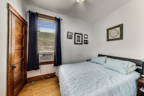 1915 Roscoe St, Chicago IL 60618-5236 exterior