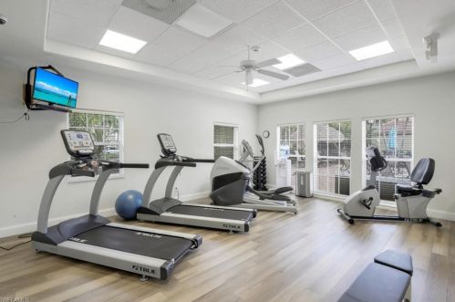 565 El Camino Real, Naples FL 34119 exterior