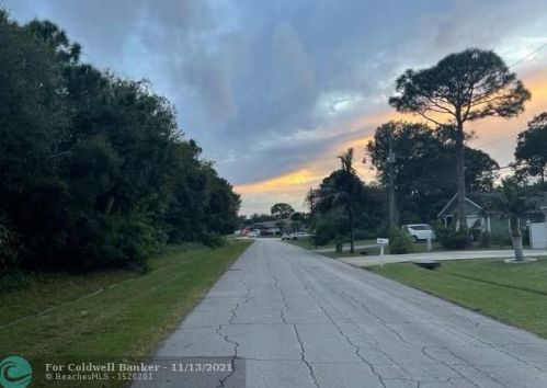 261 Pisces Ter, Fort Pierce FL 34984-4458 exterior