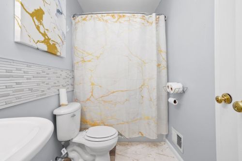 1538 Tripp Ave, Chicago IL 60652-2948 exterior