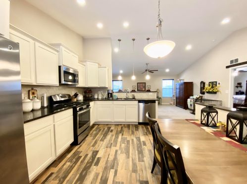 554 Oak Mdw Dr, Middlevle MI 49333-8478 exterior