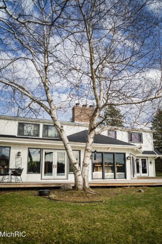 4206 Lk Frst Dr, Kalamazoo MI 49008-3309 exterior