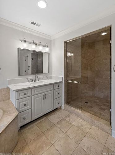 1174 Lakeside Dr, Bham MI 48009-1381 exterior