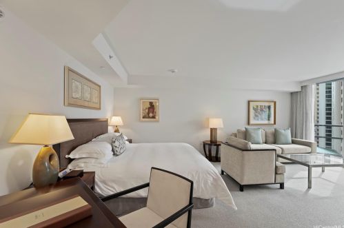 223 Saratoga Rd, Honolulu HI  96815-1942 exterior