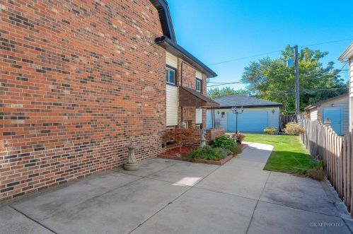 4826 Long Ave, Chicago IL 60641-3220 exterior