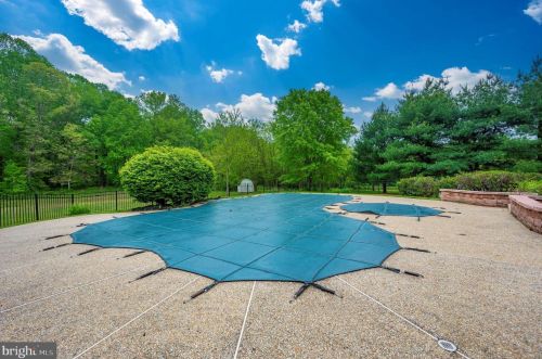 17531 Applewood Pl, Rockville MD 20855-1559 exterior