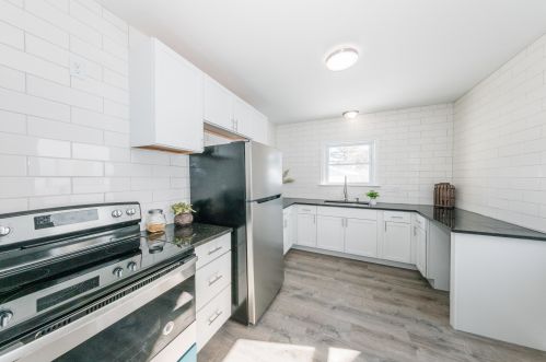 5742 40, Milwaukee WI 53221-3910 exterior